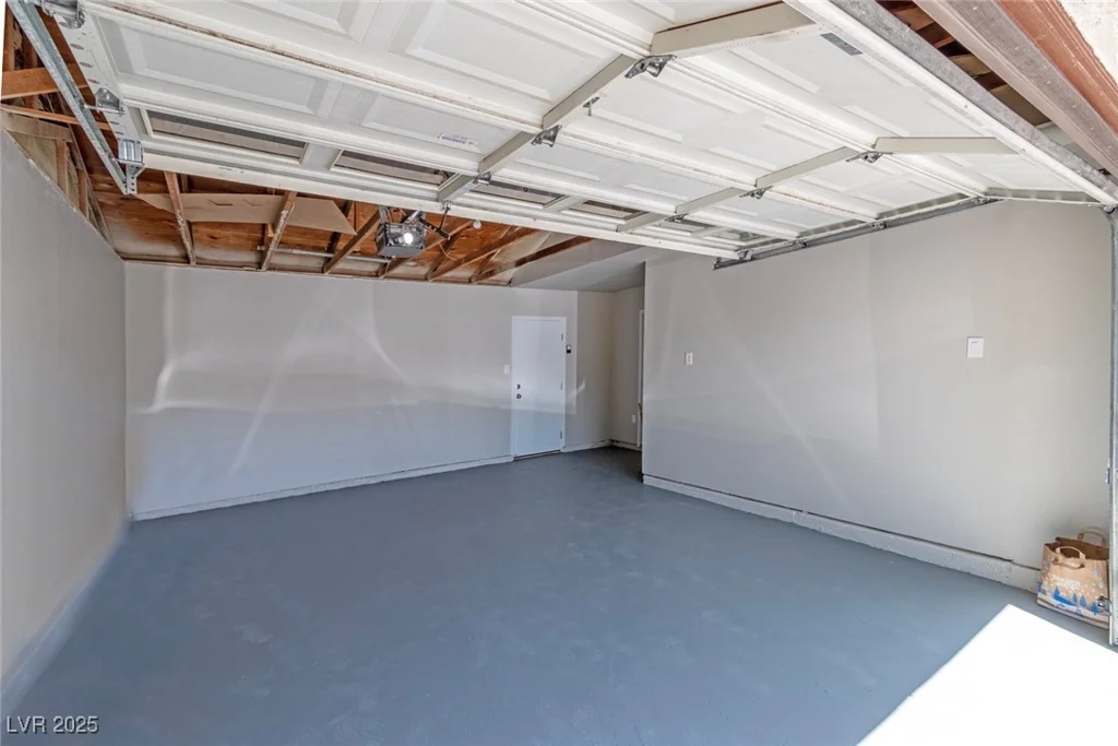681 Pine Ridge, Las Vegas, NV 89110