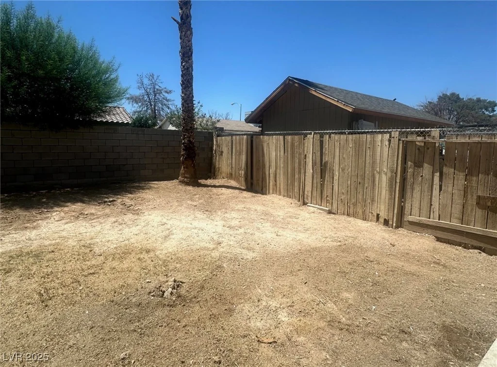 681 Pine Ridge, Las Vegas, NV 89110