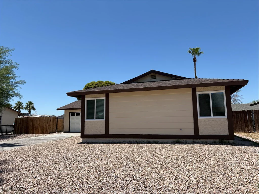 681 Pine Ridge, Las Vegas, NV 89110