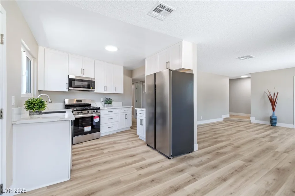 681 Pine Ridge, Las Vegas, NV 89110