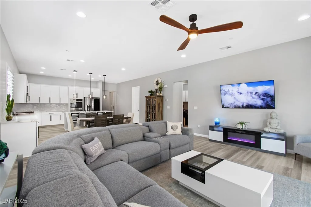 10968 Tracy Stevens, Las Vegas, NV 89166