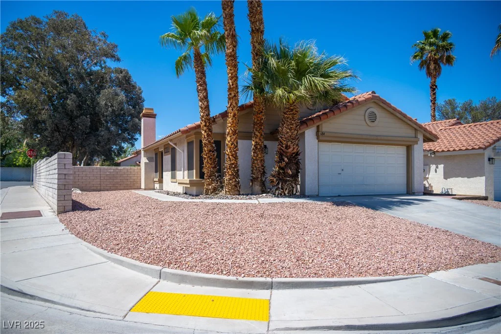 684 Whispering Palms, Las Vegas, NV 89123