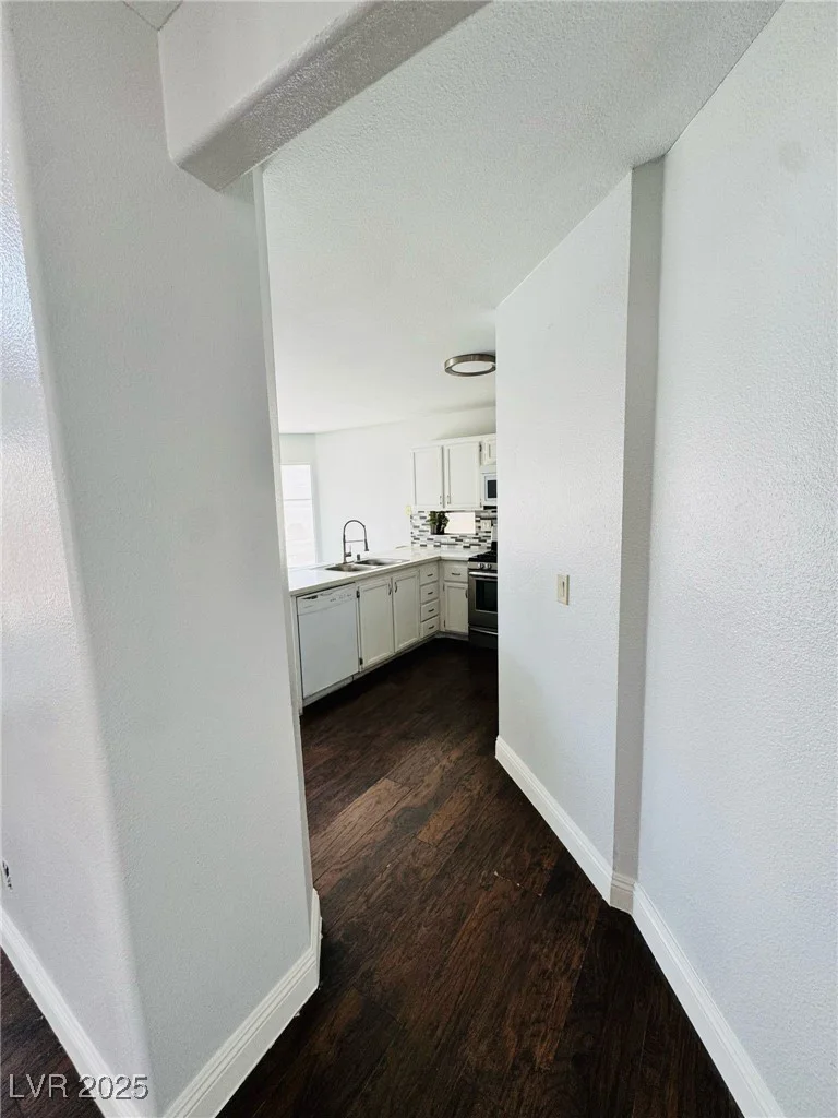5711 Roundrock, Las Vegas, NV 89142