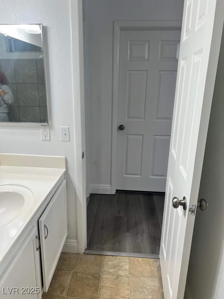 5711 Roundrock, Las Vegas, NV 89142