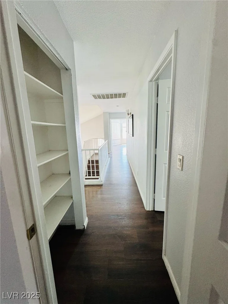 5711 Roundrock, Las Vegas, NV 89142
