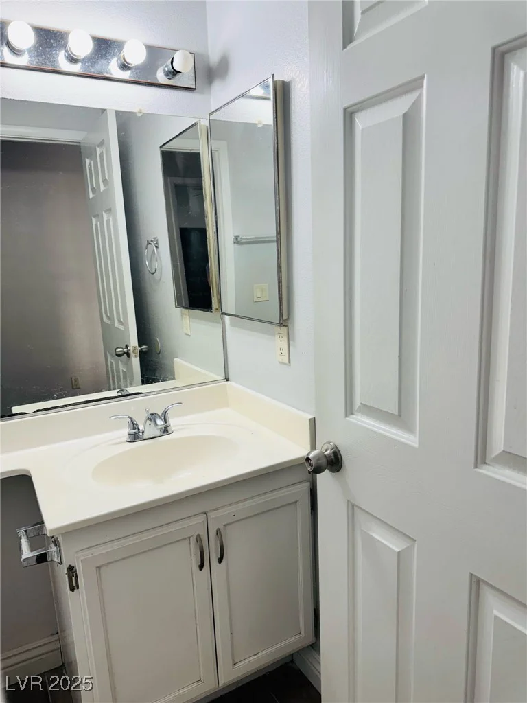 5711 Roundrock, Las Vegas, NV 89142