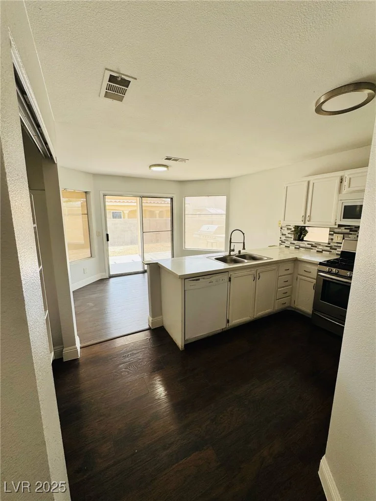5711 Roundrock, Las Vegas, NV 89142