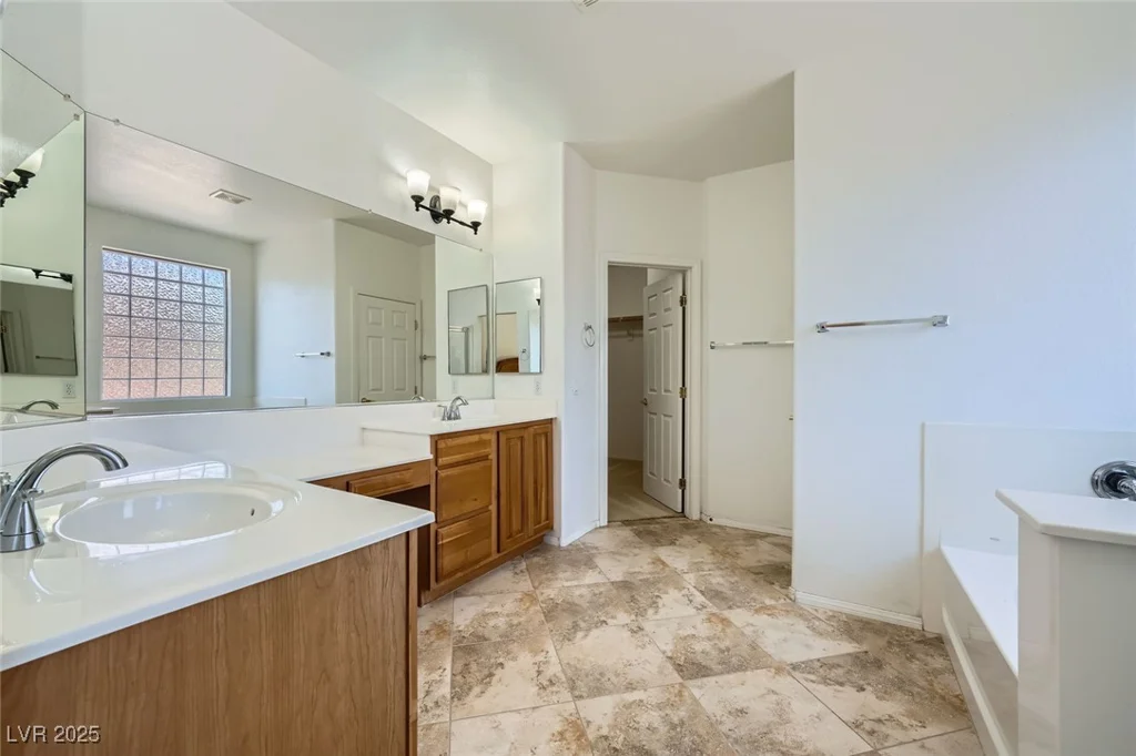 8840 Arroyo Azul, Las Vegas, NV 89131