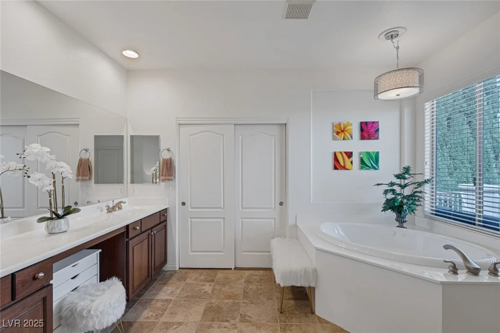 7872 Regency Park, Las Vegas, NV 89149