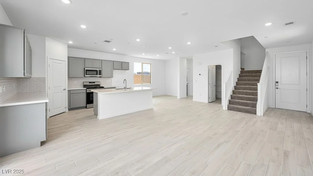 77 Tardando, Henderson, NV 89015