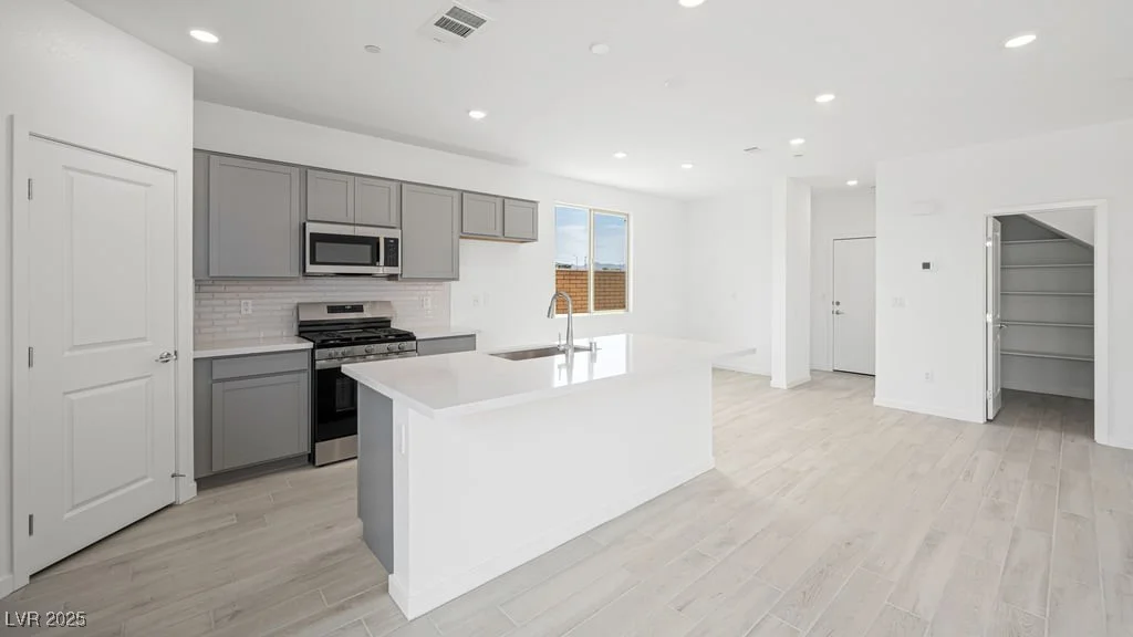 77 Tardando, Henderson, NV 89015