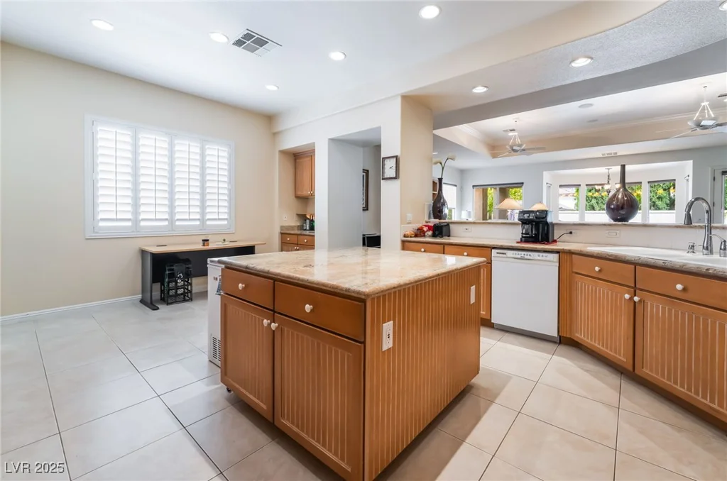 308 Kingsclear, Las Vegas, NV 89145