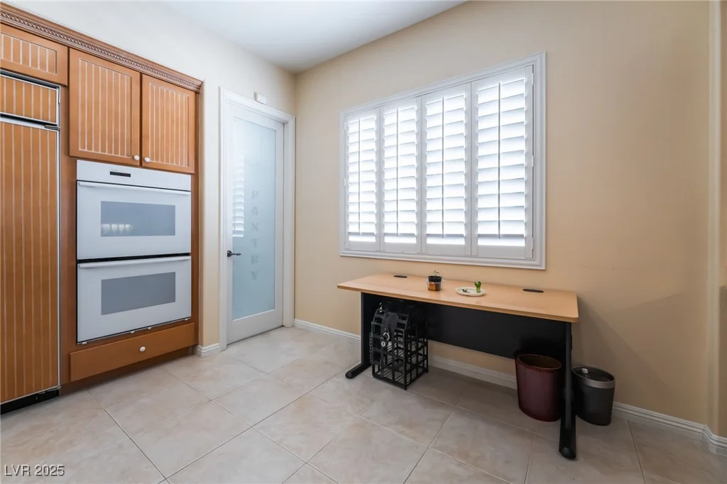 308 Kingsclear, Las Vegas, NV 89145