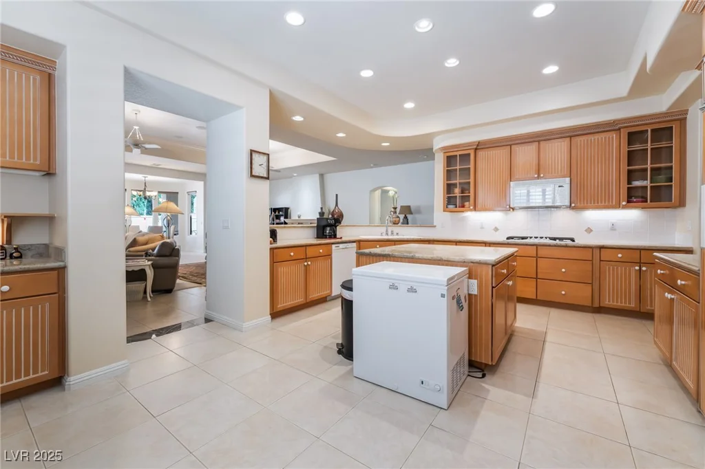 308 Kingsclear, Las Vegas, NV 89145