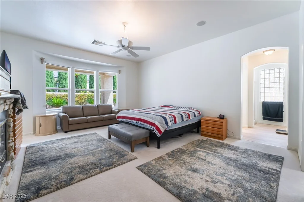 308 Kingsclear, Las Vegas, NV 89145