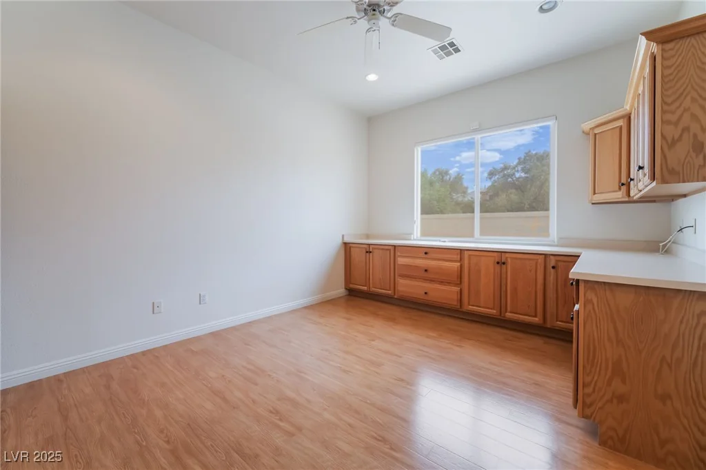 308 Kingsclear, Las Vegas, NV 89145