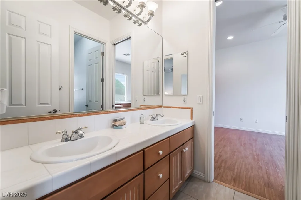 308 Kingsclear, Las Vegas, NV 89145