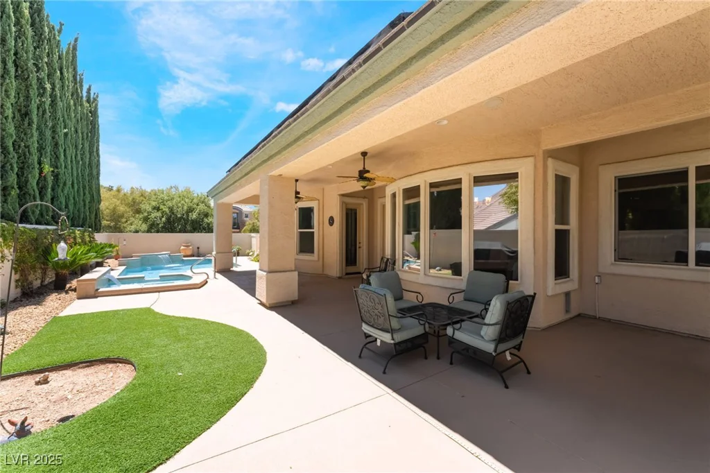 308 Kingsclear, Las Vegas, NV 89145