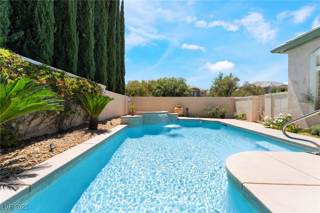 308 Kingsclear, Las Vegas, NV 89145