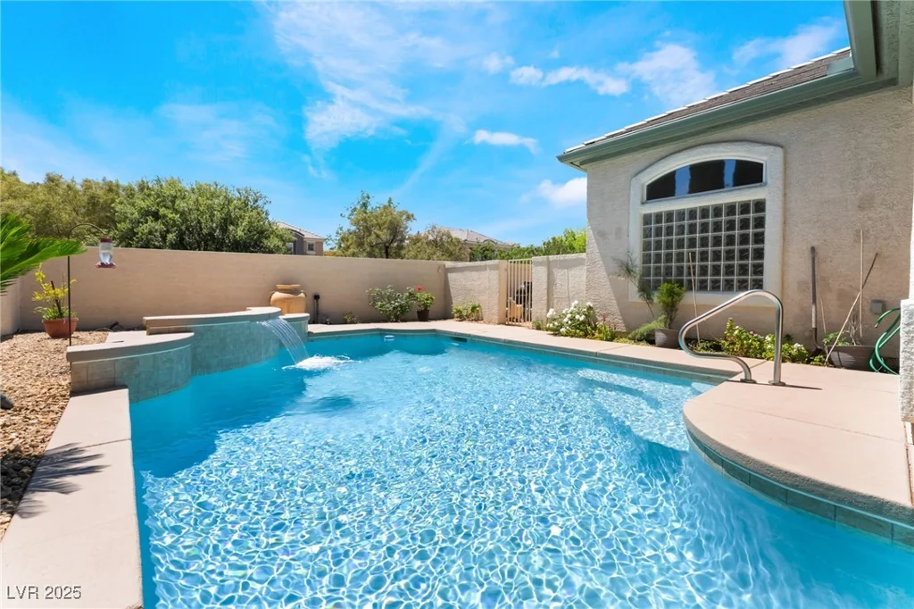 308 Kingsclear, Las Vegas, NV 89145