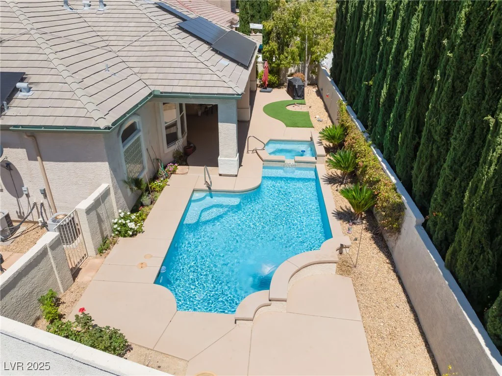 308 Kingsclear, Las Vegas, NV 89145