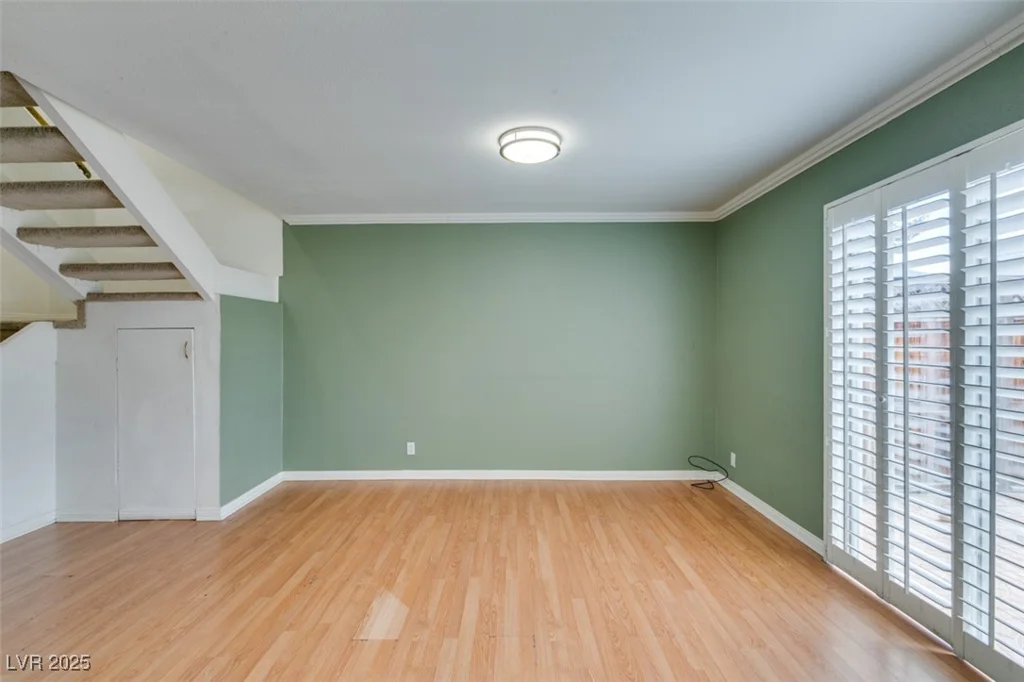 516 Delfern, Las Vegas, NV 89169
