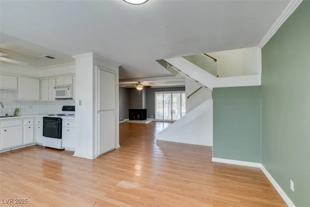 516 Delfern, Las Vegas, NV 89169