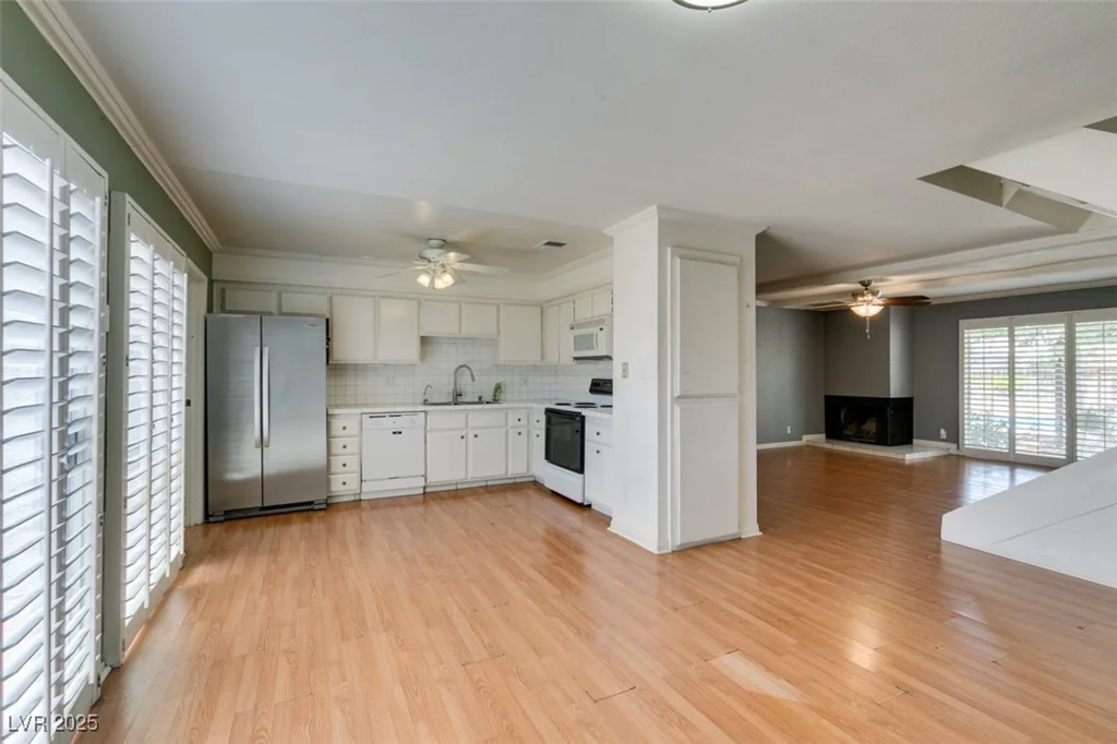 516 Delfern, Las Vegas, NV 89169