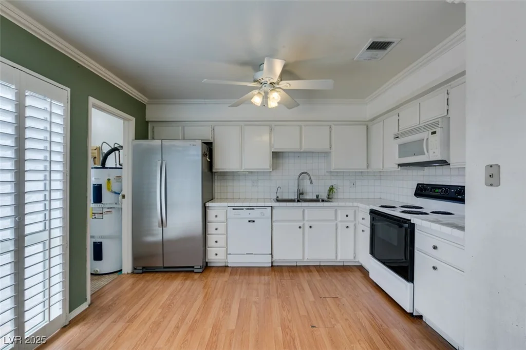 516 Delfern, Las Vegas, NV 89169