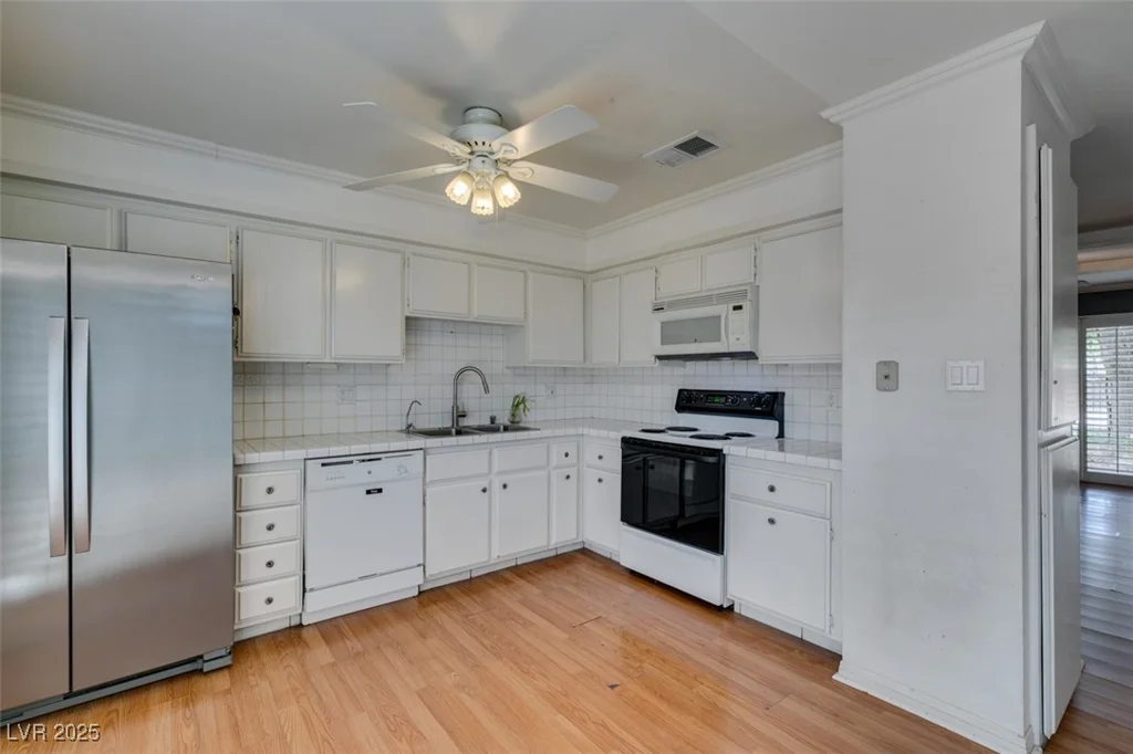 516 Delfern, Las Vegas, NV 89169
