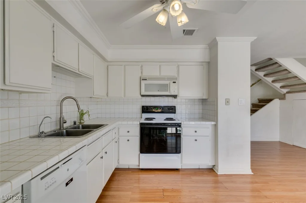 516 Delfern, Las Vegas, NV 89169
