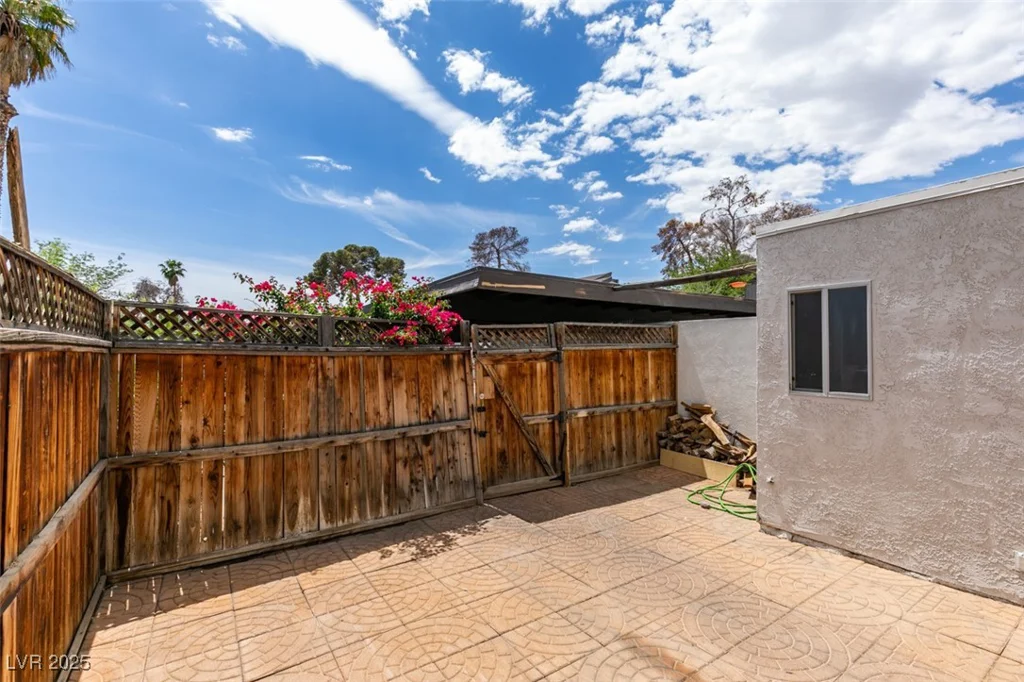 516 Delfern, Las Vegas, NV 89169