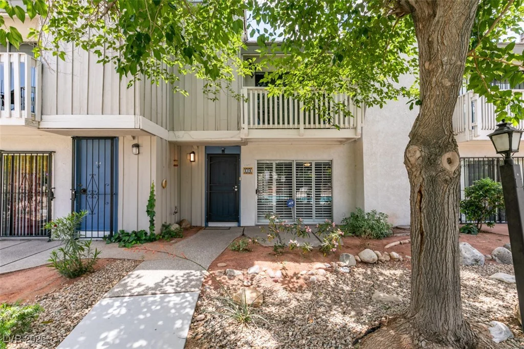 516 Delfern, Las Vegas, NV 89169