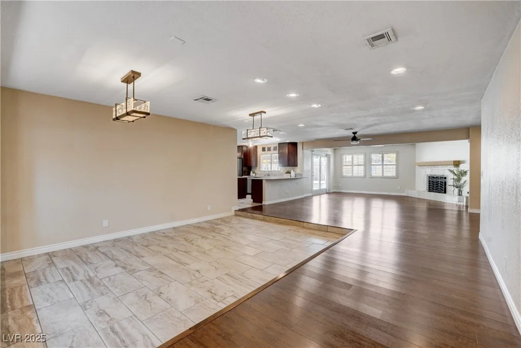 6117 Foxcroft, Las Vegas, NV 89108