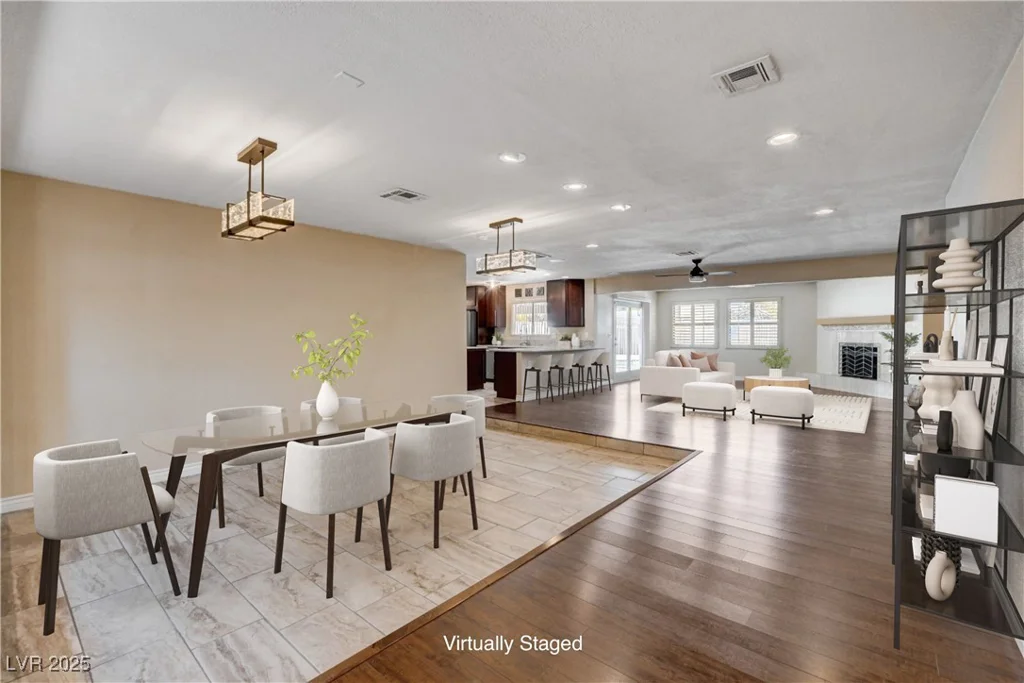 6117 Foxcroft, Las Vegas, NV 89108