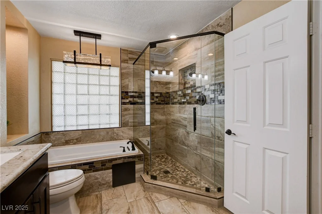 6117 Foxcroft, Las Vegas, NV 89108