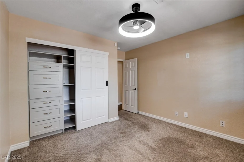 6117 Foxcroft, Las Vegas, NV 89108
