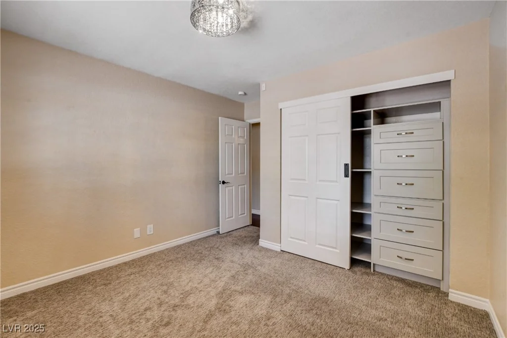 6117 Foxcroft, Las Vegas, NV 89108
