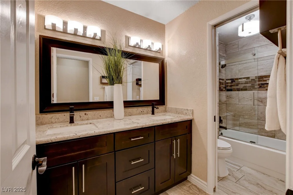 6117 Foxcroft, Las Vegas, NV 89108