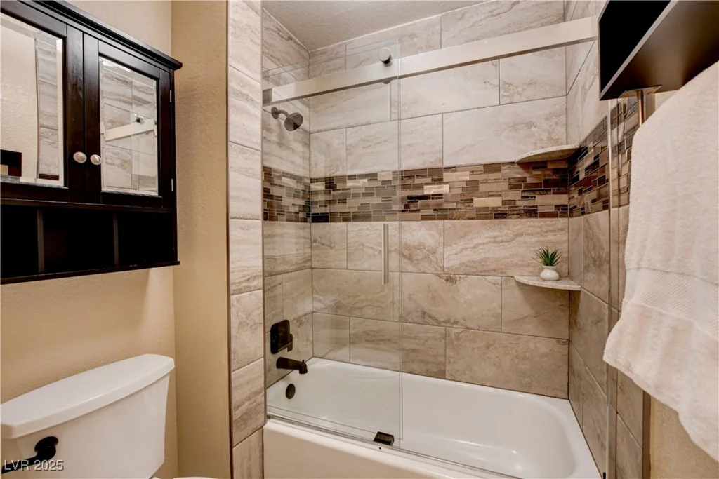 6117 Foxcroft, Las Vegas, NV 89108