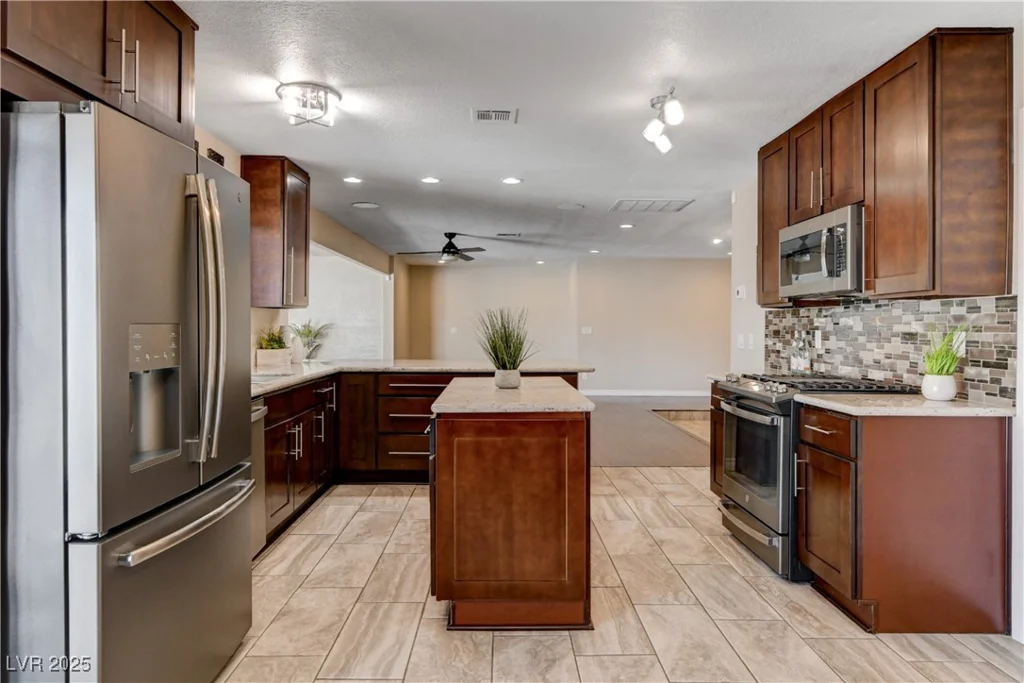 6117 Foxcroft, Las Vegas, NV 89108