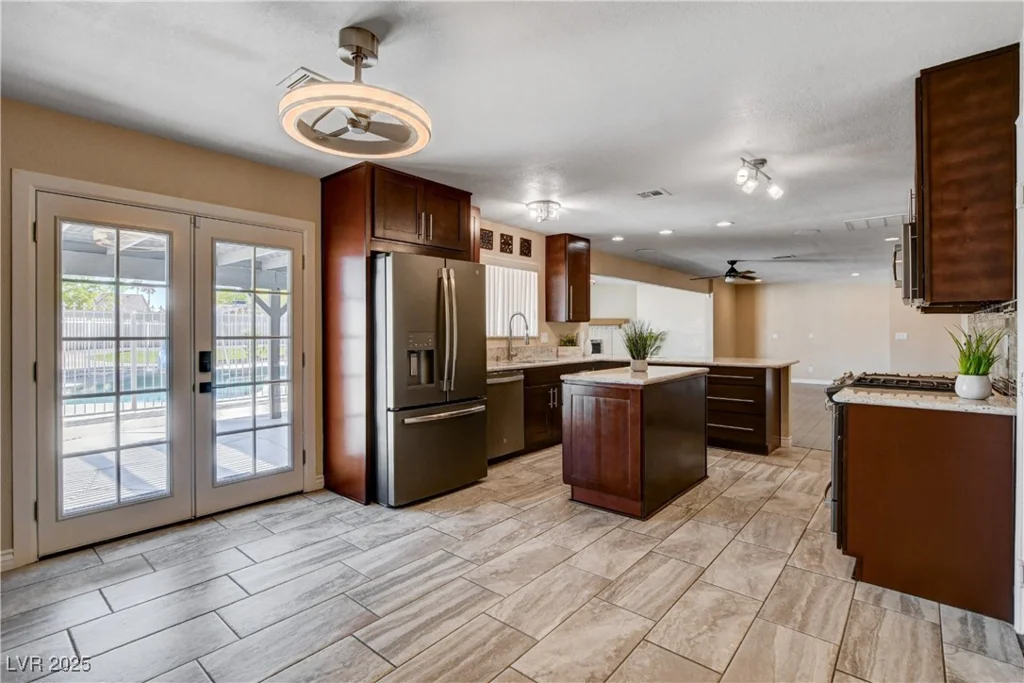 6117 Foxcroft, Las Vegas, NV 89108