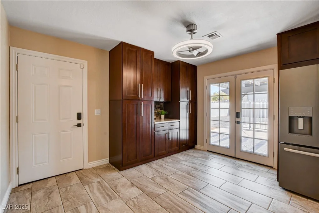 6117 Foxcroft, Las Vegas, NV 89108