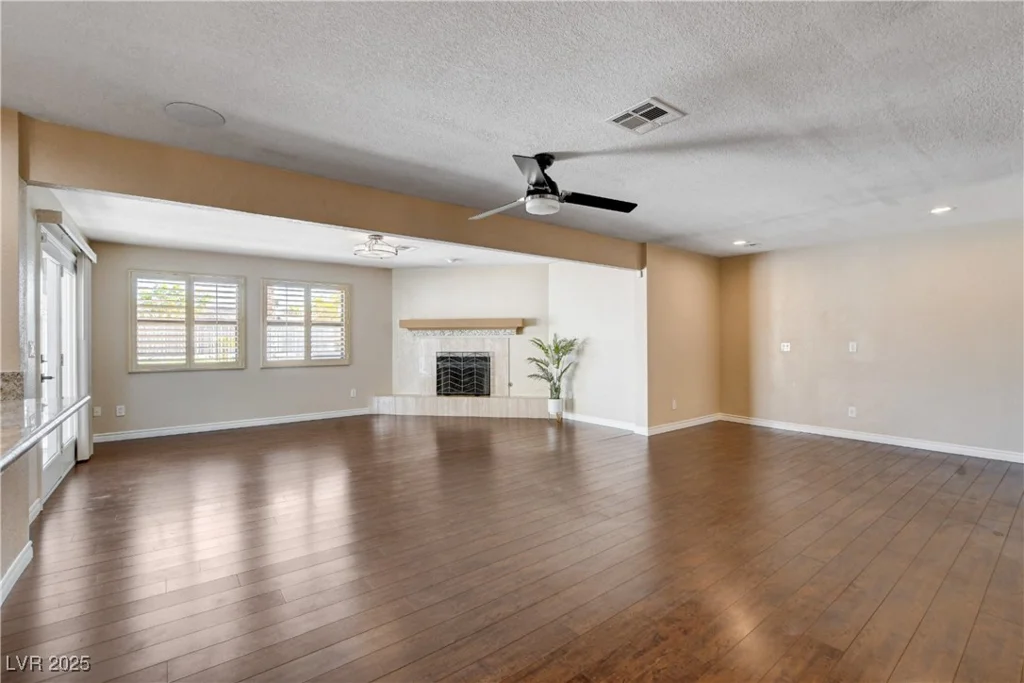 6117 Foxcroft, Las Vegas, NV 89108