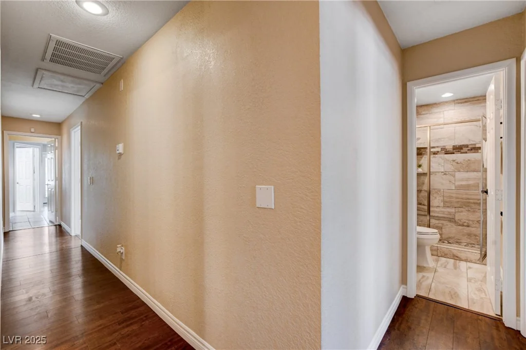 6117 Foxcroft, Las Vegas, NV 89108