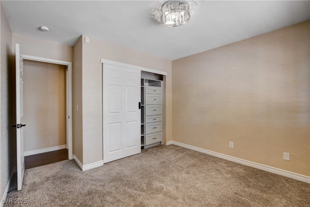 6117 Foxcroft, Las Vegas, NV 89108
