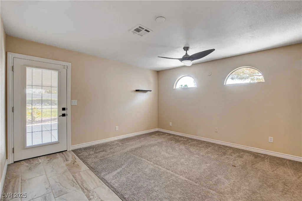 6117 Foxcroft, Las Vegas, NV 89108