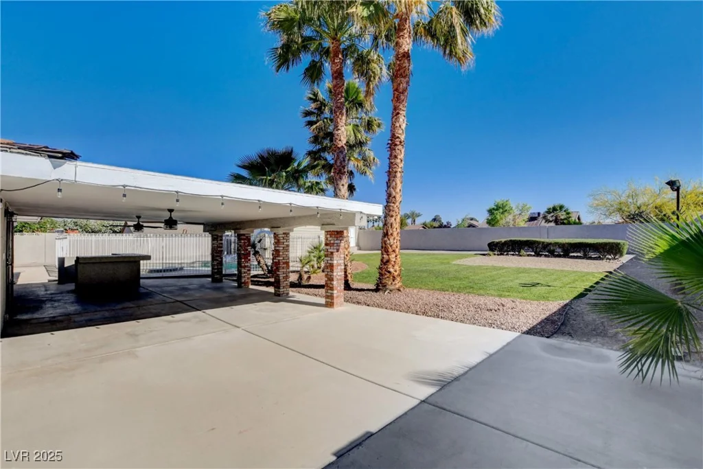 6117 Foxcroft, Las Vegas, NV 89108