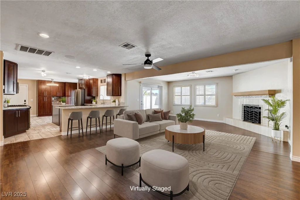 6117 Foxcroft, Las Vegas, NV 89108