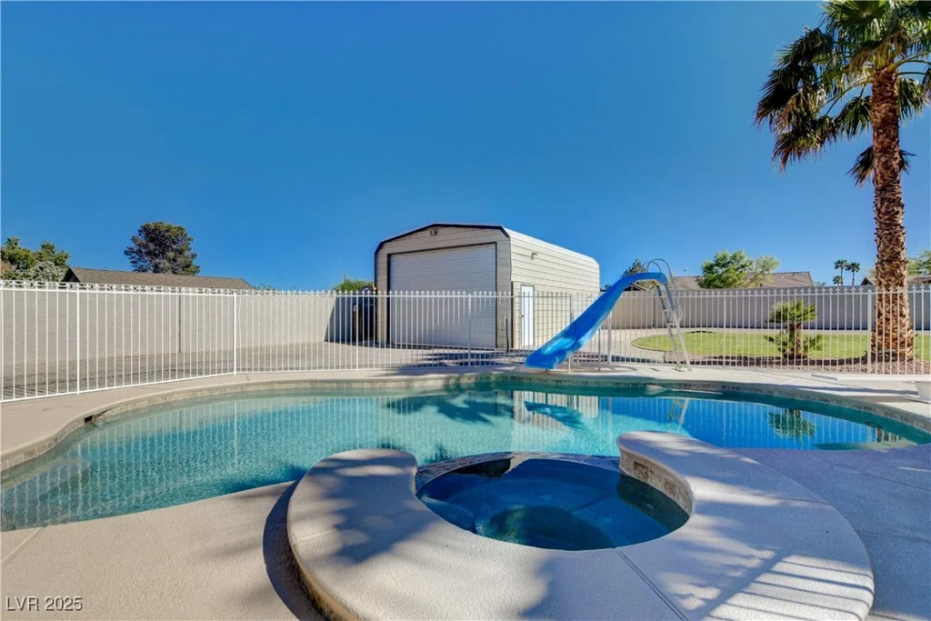 6117 Foxcroft, Las Vegas, NV 89108
